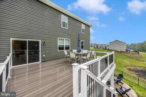 Exterior - 5613 Zoe Ln, Frederick, MD 21704 photo 5 of 7