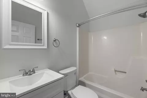 Bath - 7 Eastern Cir, Middletown, MD 21769 photo 4 of 4