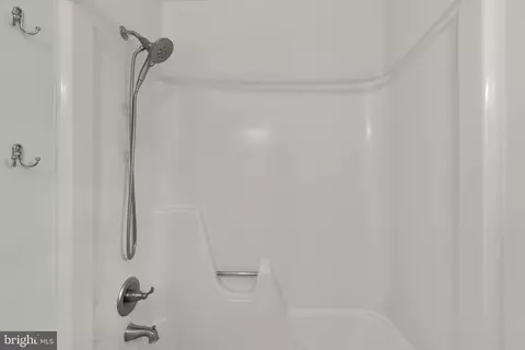 Bath - 7 Eastern Cir, Middletown, MD 21769 photo 2 of 4