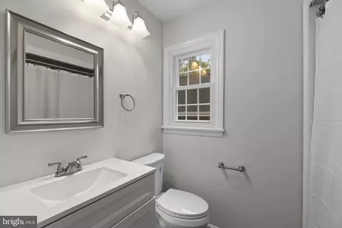 Bath - 7 Eastern Cir, Middletown, MD 21769 photo 3 of 4