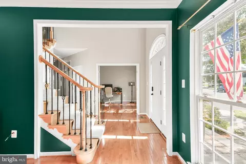 Entry Way - 8 N Pointe Ter, Middletown, MD 21769 photo 8 of 14