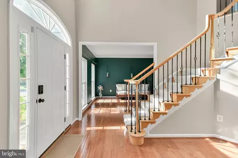 Entry Way - 8 N Pointe Ter, Middletown, MD 21769 photo 9 of 14