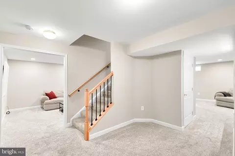 Entry Way - 8 N Pointe Ter, Middletown, MD 21769 photo 12 of 14
