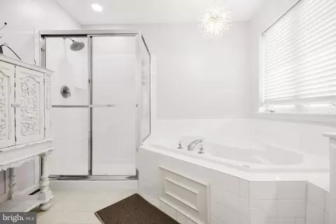 Bath - 8 N Pointe Ter, Middletown, MD 21769 photo 3 of 6