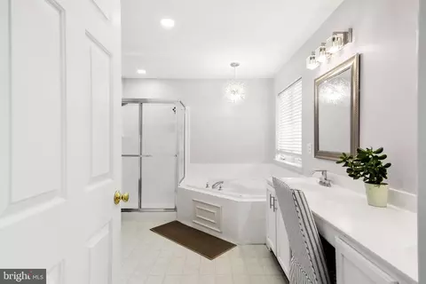 Bath - 8 N Pointe Ter, Middletown, MD 21769 photo 1 of 6