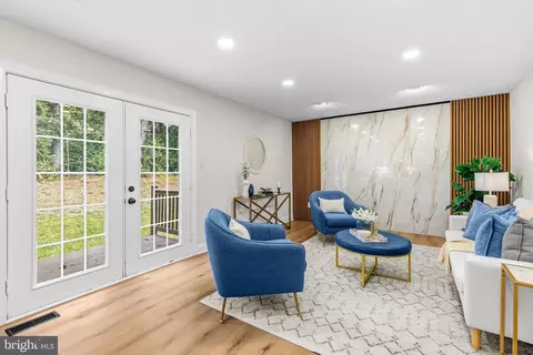 Living - 1425 Grouse Ct, Frederick, MD 21703 photo 6 of 7