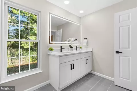 Bath - 1425 Grouse Ct, Frederick, MD 21703 photo 3 of 7