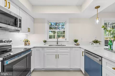 Kitchen - 1425 Grouse Ct, Frederick, MD 21703 photo 5 of 7