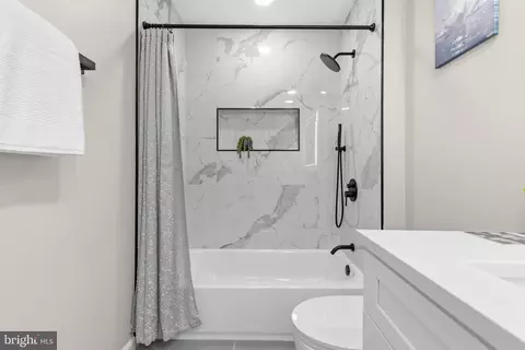 Bath - 1425 Grouse Ct, Frederick, MD 21703 photo 6 of 7