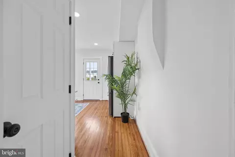 Entry Way - 543 E Church St, Frederick, MD 21701 photo 4 of 11