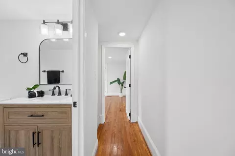 Entry Way - 543 E Church St, Frederick, MD 21701 photo 9 of 11