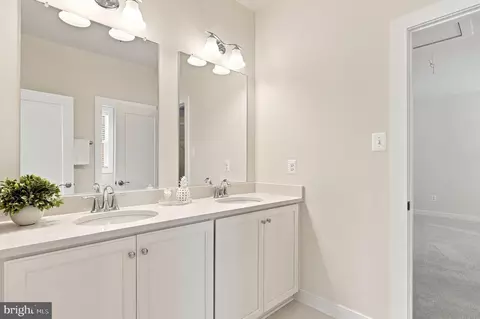 Entry Way - 8776 Walnut Bottom Ln, Frederick, MD 21701 photo 11 of 17