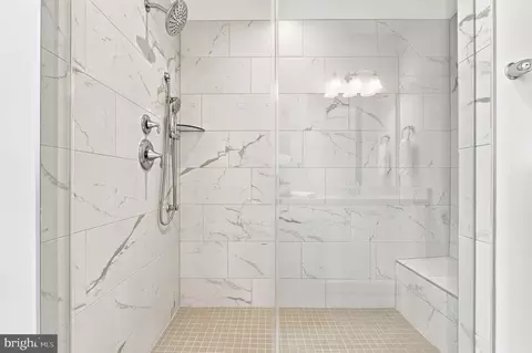 Bath - 8776 Walnut Bottom Ln, Frederick, MD 21701 photo 5 of 6