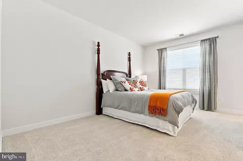 Bedroom - 8776 Walnut Bottom Ln, Frederick, MD 21701 photo 4 of 10