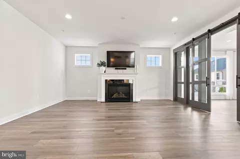 Living - 8776 Walnut Bottom Ln, Frederick, MD 21701 photo 3 of 7