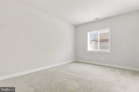 Bedroom - 8776 Walnut Bottom Ln, Frederick, MD 21701 photo 9 of 10
