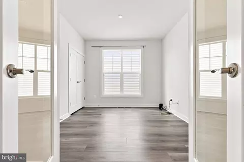 Entry Way - 8776 Walnut Bottom Ln, Frederick, MD 21701 photo 3 of 17
