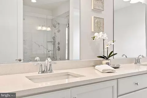 Bath - 8776 Walnut Bottom Ln, Frederick, MD 21701 photo 4 of 6