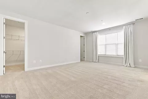 Bedroom - 8776 Walnut Bottom Ln, Frederick, MD 21701 photo 7 of 10