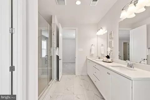 Entry Way - 8776 Walnut Bottom Ln, Frederick, MD 21701 photo 14 of 17