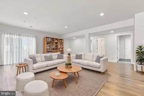 Living - 8776 Walnut Bottom Ln, Frederick, MD 21701 photo 6 of 7