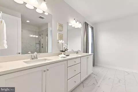 Bath - 8776 Walnut Bottom Ln, Frederick, MD 21701 photo 3 of 6