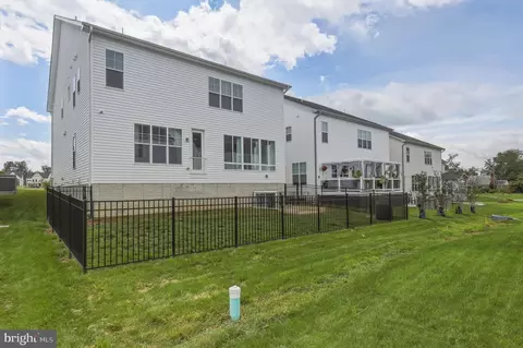 Exterior - 8776 Walnut Bottom Ln, Frederick, MD 21701 photo 5 of 7