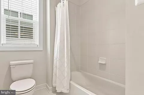Entry Way - 8776 Walnut Bottom Ln, Frederick, MD 21701 photo 12 of 17