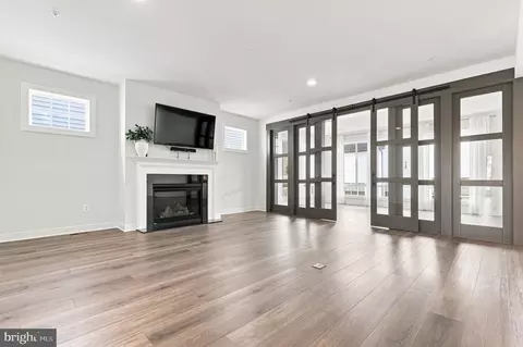 Living - 8776 Walnut Bottom Ln, Frederick, MD 21701 photo 2 of 7