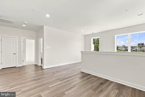 Entry Way - 8776 Walnut Bottom Ln, Frederick, MD 21701 photo 10 of 17