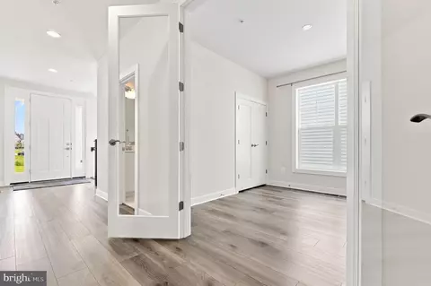 Entry Way - 8776 Walnut Bottom Ln, Frederick, MD 21701 photo 2 of 17