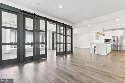 Entry Way - 8776 Walnut Bottom Ln, Frederick, MD 21701 photo 4 of 17