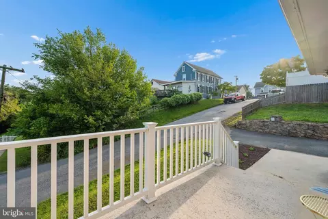 Exterior - 903 E C St E, Brunswick, MD 21716 photo 15 of 18