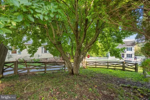 Exterior - 903 E C St E, Brunswick, MD 21716 photo 5 of 18