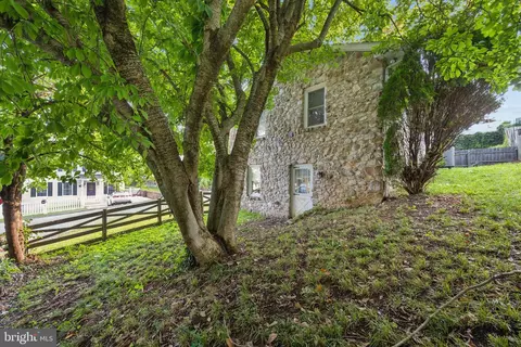 Exterior - 903 E C St E, Brunswick, MD 21716 photo 6 of 18