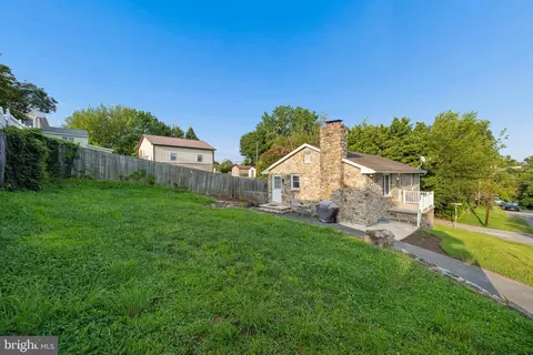 Exterior - 903 E C St E, Brunswick, MD 21716 photo 10 of 18
