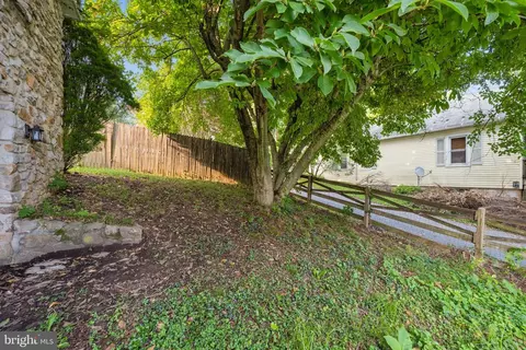 Exterior - 903 E C St E, Brunswick, MD 21716 photo 7 of 18