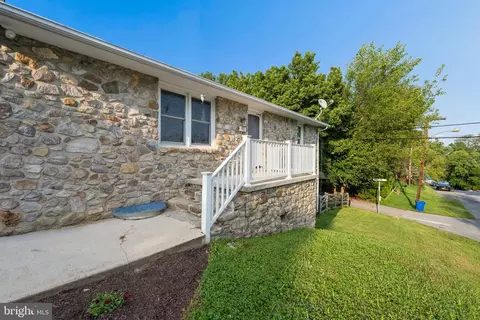 Exterior - 903 E C St E, Brunswick, MD 21716 photo 13 of 18