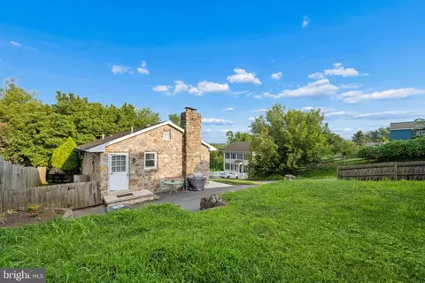 Exterior - 903 E C St E, Brunswick, MD 21716 photo 9 of 18