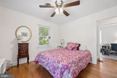 Bedroom - 903 E C St E, Brunswick, MD 21716 photo 2 of 8
