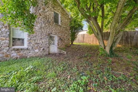 Exterior - 903 E C St E, Brunswick, MD 21716 photo 8 of 18
