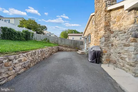 Exterior - 903 E C St E, Brunswick, MD 21716 photo 12 of 18