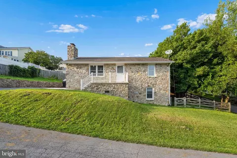 Exterior - 903 E C St E, Brunswick, MD 21716 photo 16 of 18
