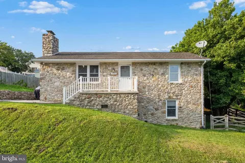 Exterior - 903 E C St E, Brunswick, MD 21716 photo 17 of 18