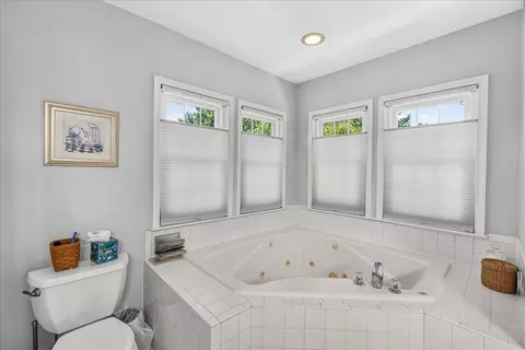 Bath - 101 Crosstimber Way, Frederick, MD 21702 photo 1 of 4