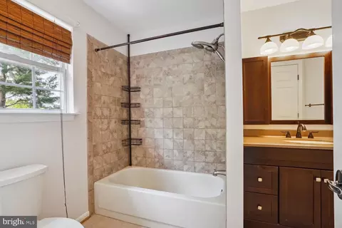 Bath - 9205 Ridgefield Cir, Frederick, MD 21701 photo 1 of 2