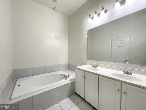 Bath - 8822 Lew Wallace Rd, Frederick, MD 21704 photo 3 of 4