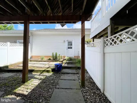 Exterior - 8822 Lew Wallace Rd, Frederick, MD 21704 photo 4 of 10