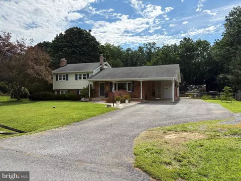 7905 Runnymeade Dr, Frederick, MD 21702 photo 2