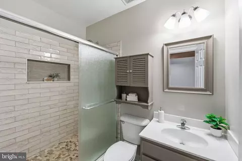 Bath - 5633 Bartonsville Rd, Frederick, MD 21704 photo 1 of 2